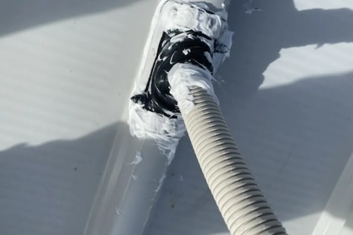 04-roof-cable-entry-conduit trimming the tile