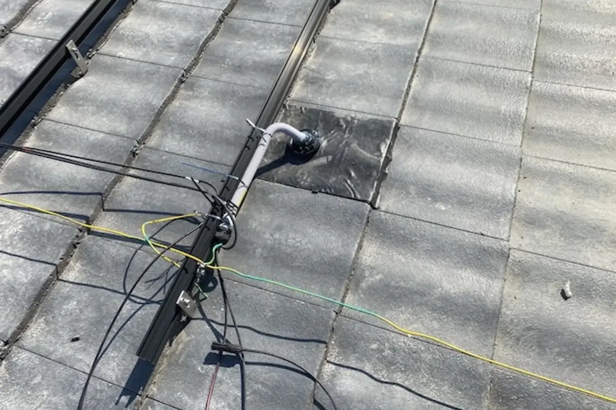 10-roof-pv-cable-entry trimming the tile